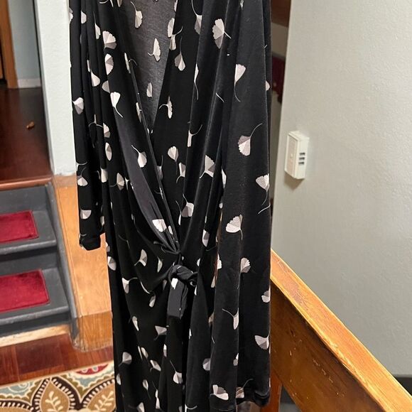 EUC Anne Klein Black Floral Wrap Dress Size 8 #069 - Picture 4 of 6
